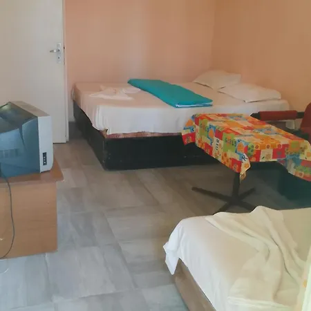 дъбрава Kamp alanı Shkorpilovtsi